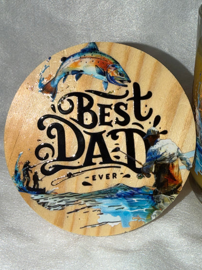 Round wooden lid with 'Best Dad Ever' text and artistic design on a gray background