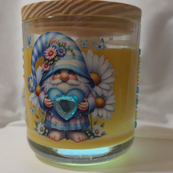 360 degree view of the candle with lid